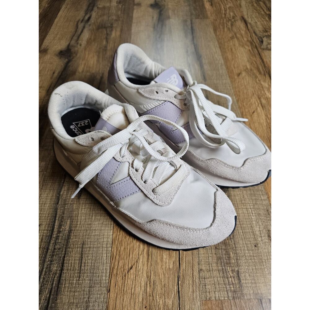 New Balance 237 Womens Size 7 B White Lavender Suede Running Shoes Sneakers